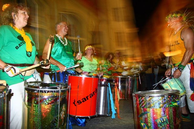 Bühnen- und Straßenauftritte beim Samba-Festival