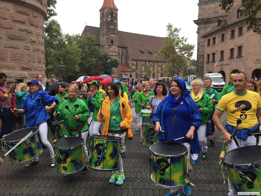 Bateria quem é spielt am 17.09. beim Altstadtfest in Nürnberg beim Umzug mit und anschließend an verschiedenen Plätzen auf dem Fest